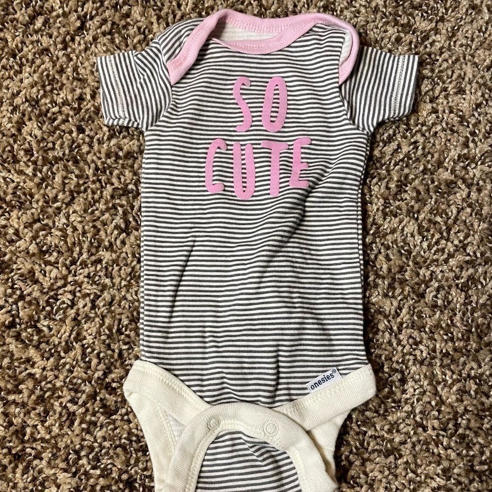 🐶🐶Gerber newborn pink and gray “So Cute” onesie🐶🐶